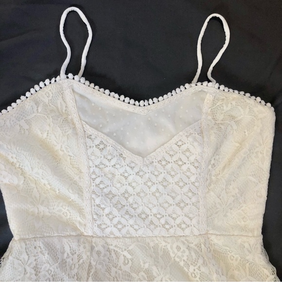Xhilaration White Lace Sweetheart Medium Dress - Picture 14 of 16